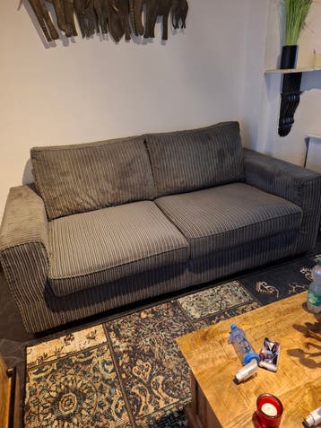 een  gratis af te halen mooie 2.5 rib bank grijs..