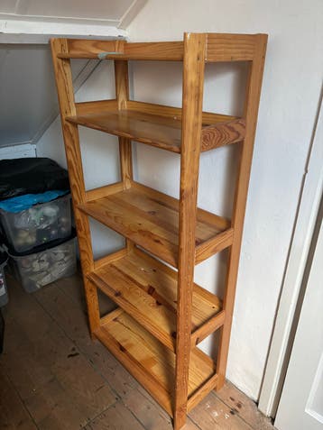 Gratis: 2 schoenenrekjes en 2 boekenkasten, Grenen
