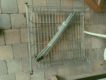 2 uitschuifbare ijzeren lades/ manden gratis ophalen