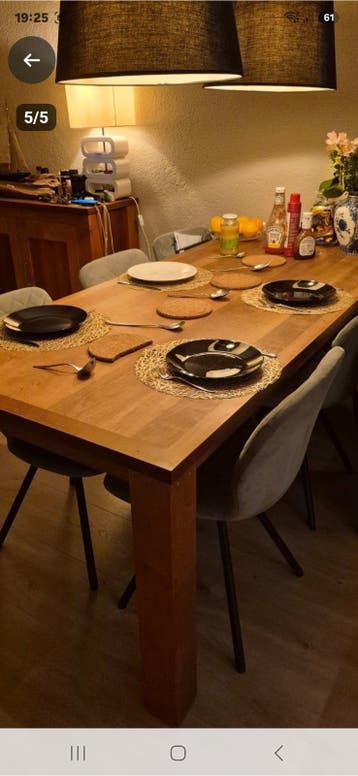 eettafel echt hout en dressoir gratis