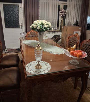groot eettafel in zeer goede staat