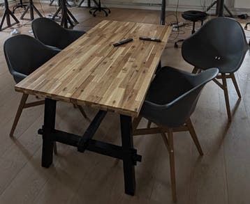 Houten Ikea eettafel met zwart onderstel - 29/30 okt ophalen