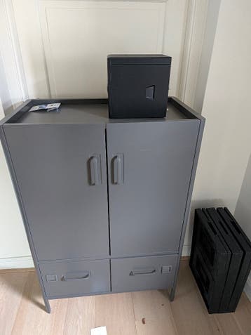 Grijze Ikea kast met deuren en lades - 29/30 okt ophalen