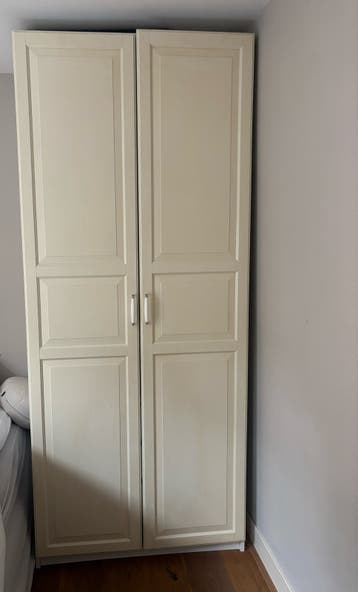 GRATIS IKEA kledingkast (zonder lades)