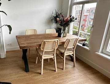 Gratis: 4 eetkamerstoelen met rotan webbing