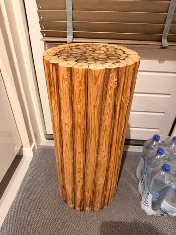 Houten boomstam sokkel / zuil (70 cm hoog, Ø 30 cm)