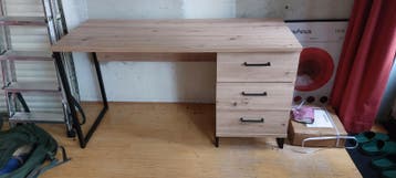 Gratis - Bureau met 3 lades