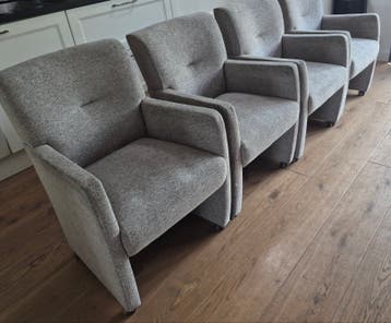 gratis degelijke gebruikte stoelen in goede staat