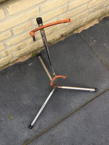 Gebruikte saxofoonstandaard- stevig en functioneel