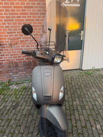 KB Scooter met brandschade - voor onderdelen/reparatie