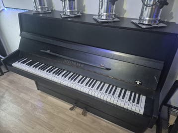 Steinbach Piano (vorig jaar gestemd) GRATIS