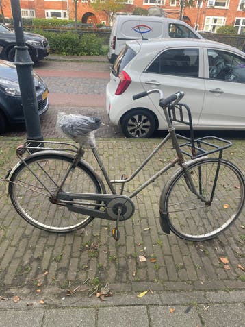 Oude Gazelle stadsfiets met voordrager