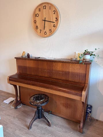 Gratis Piano - J schiller - Geschat bouwjaar 1975